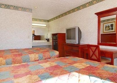 RODEWAY INN GOODLETTSVILLE3