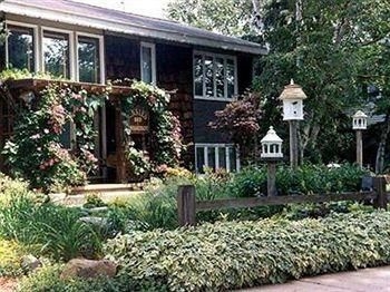 Annie's Bed and Breakfast3