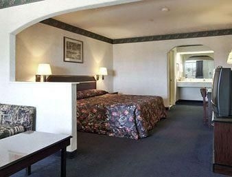 Days Inn & Suites by Wyndham Houston North/Aldine2