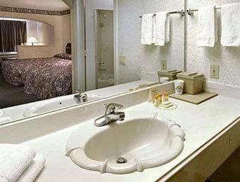 Days Inn & Suites by Wyndham Houston North/Aldine1