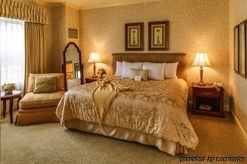 Fairhaven Village Inn4
