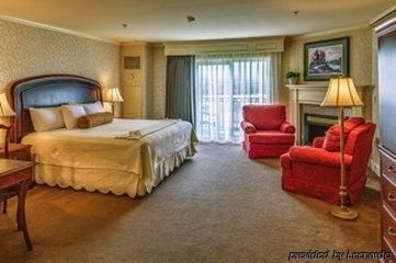 Fairhaven Village Inn3