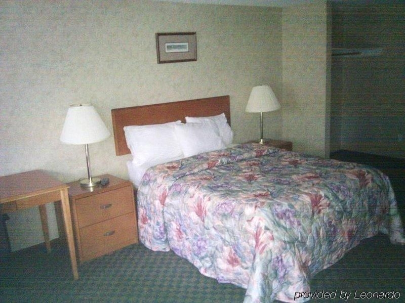 Dartmouth Motor Inn3