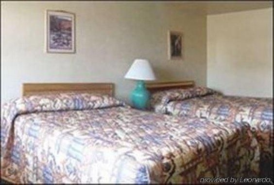 Economy Inn Reedsport2