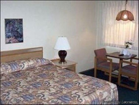 Economy Inn Reedsport1