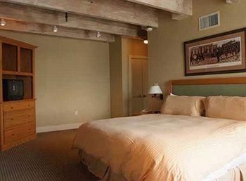 Jelly Roll Executive Suites3