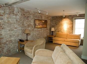 Jelly Roll Executive Suites0