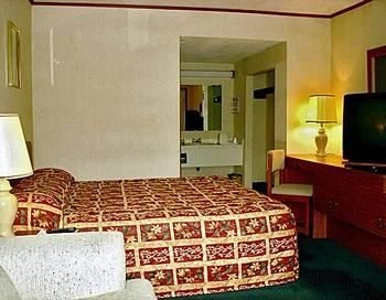 Parkway Inn3