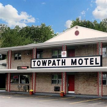 Towpath Motel3