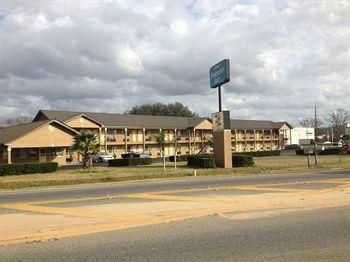 Executive Inn2