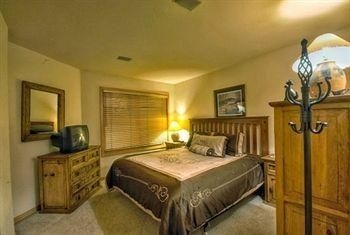 Cascades at Eagleridge by Retreatia4