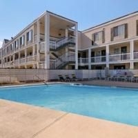 Days Inn Suites4