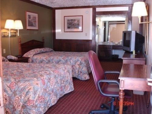 Stratford House Inn and Suites3