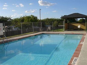 Stratford House Inn and Suites1