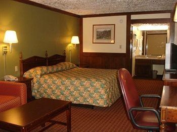 Stratford House Inn and Suites0