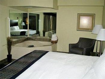 AmericInn Lodge & Suites Lincoln South2