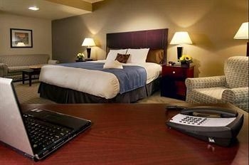 Nichols Village Hotel2