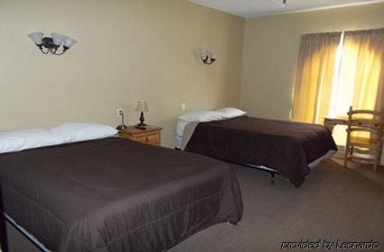 Knights Inn Pearsall1
