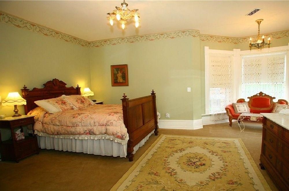 The Edgar Olin House Bed and Breakfast4