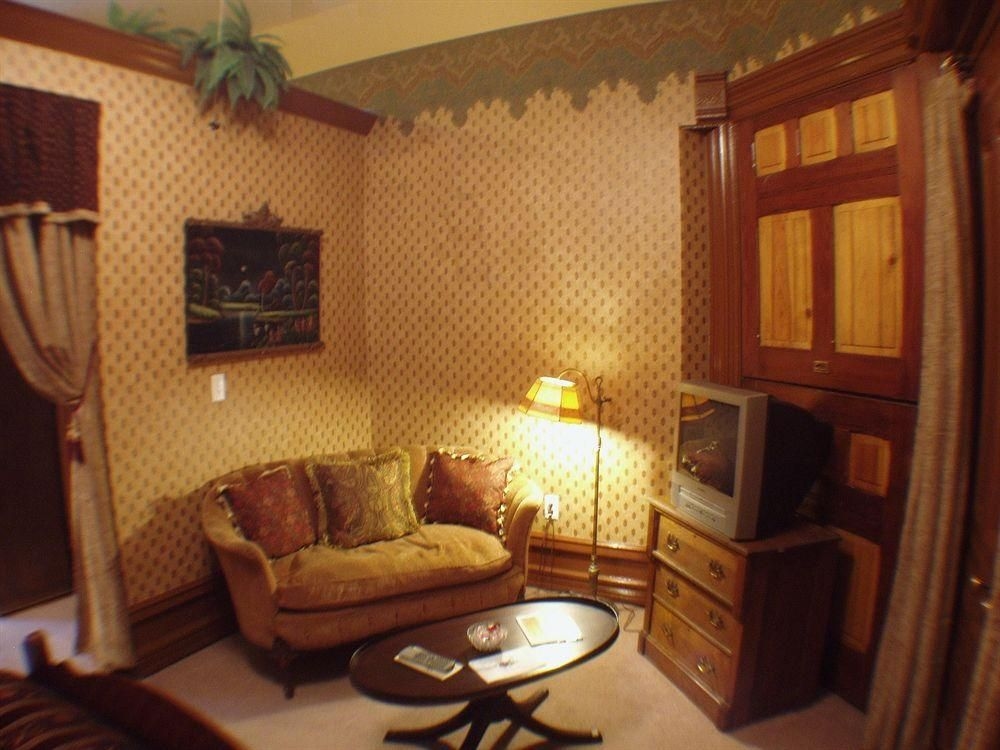 The Edgar Olin House Bed and Breakfast3
