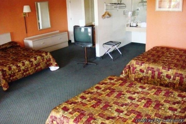 Continental Inn4