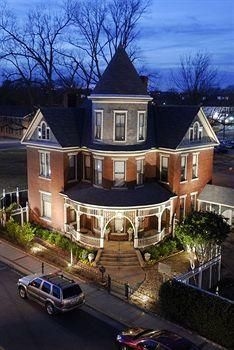Baker House Bed & Breakfast3