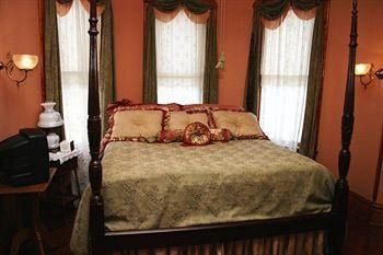 Baker House Bed & Breakfast2
