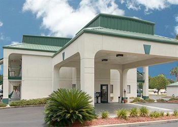 Econo Lodge Cumberland3