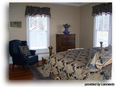 Lake Allatoona Inn1
