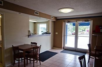 University Manor Inn2