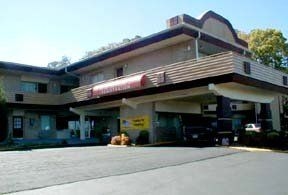 Econo Lodge3