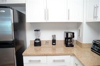 Pelican Stay America Suites Skyline View3