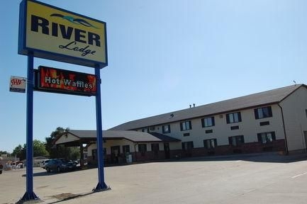 RIVER LODGE0