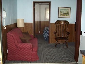 Edgewater Inn & Cottages0