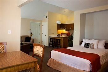 CHASE SUITE HOTEL KANSAS CITY2