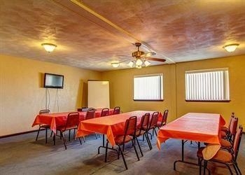 Econo Lodge2