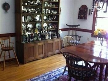 Brick House Inn Alexandria4