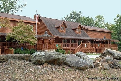 Mountain Top Inn and Resort3