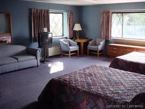 Royal Crest Motel2