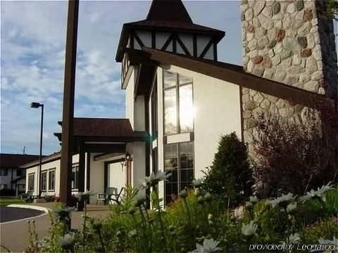 Royal Crest Motel4