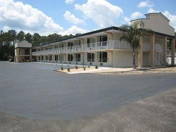 Days Inn Kingsland1