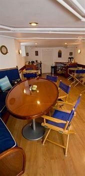 Newport Blues Inn1