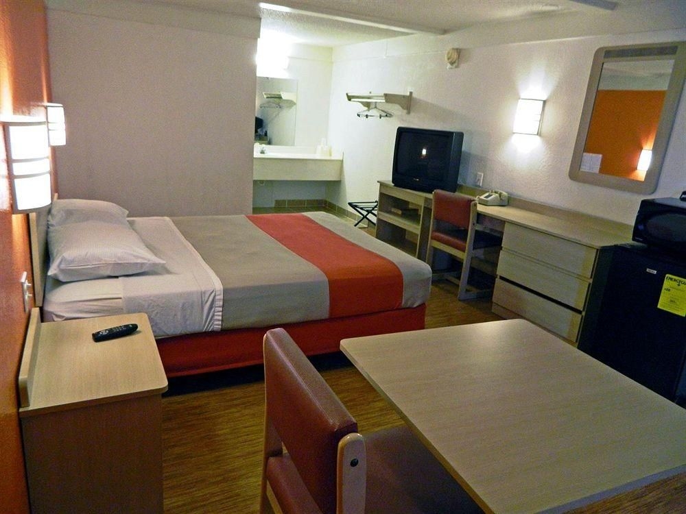 Motel 6 Benton Harbor2