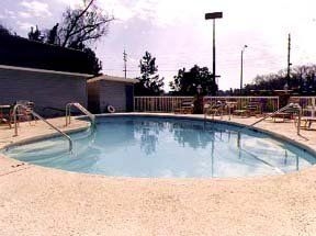 Econo Lodge3