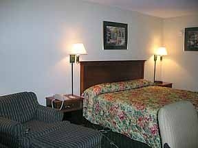 Econo Lodge Savannah South1