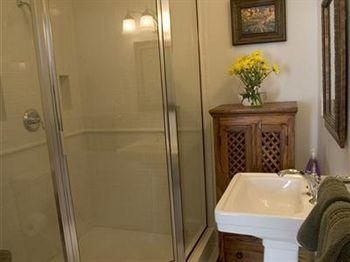 Robinwood Bed & Breakfast1