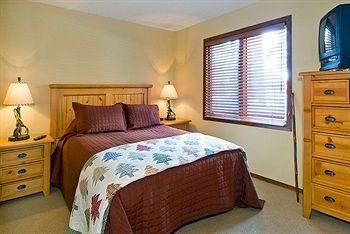 Meadow Ridge Condos by Mammoth Slopes Lodging3