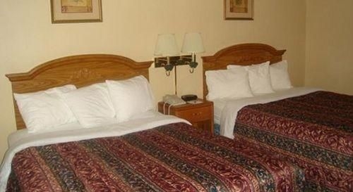 AmericInn Iowa City Coralville3