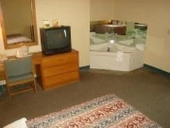 AmericInn Iowa City Coralville1