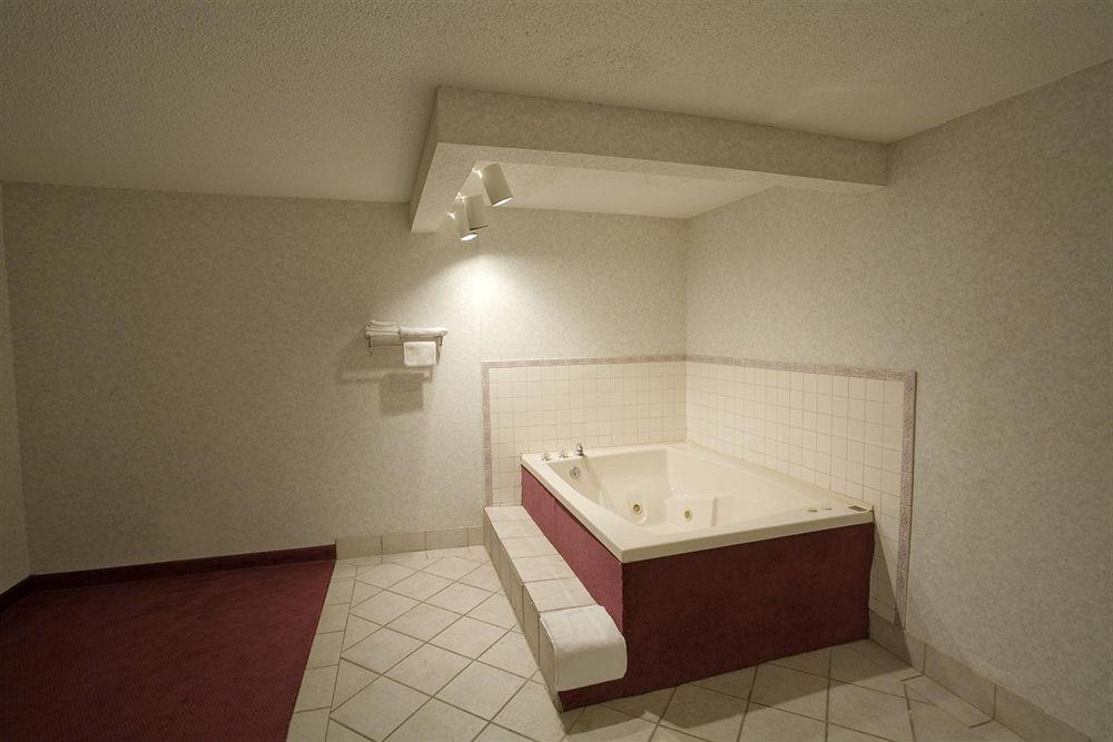 AMERICAS BEST VALUE INN AND SUI4